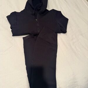 Vuori leggings and hoodie set